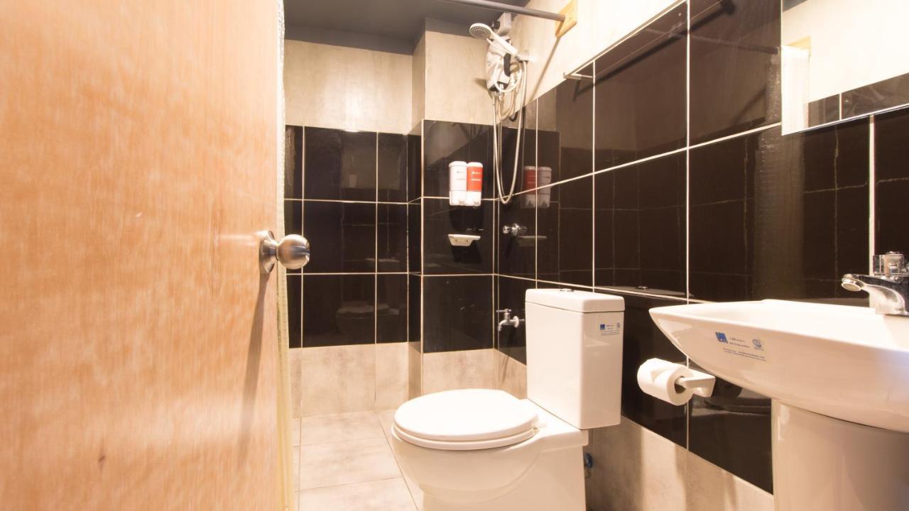 אילוילו Reddoorz Plus @ Taft North Mandurriao מראה חיצוני תמונה