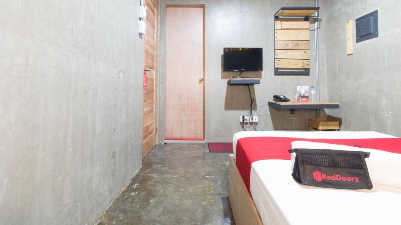 אילוילו Reddoorz Plus @ Taft North Mandurriao מראה חיצוני תמונה