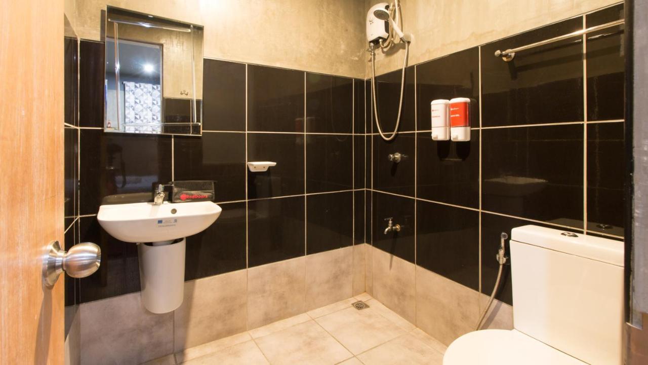 אילוילו Reddoorz Plus @ Taft North Mandurriao מראה חיצוני תמונה